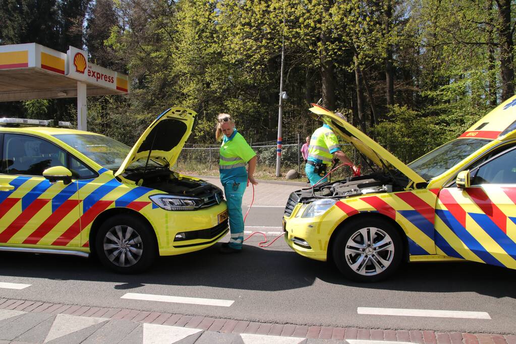 Motorrijder gewond bij botsing op personenauto
