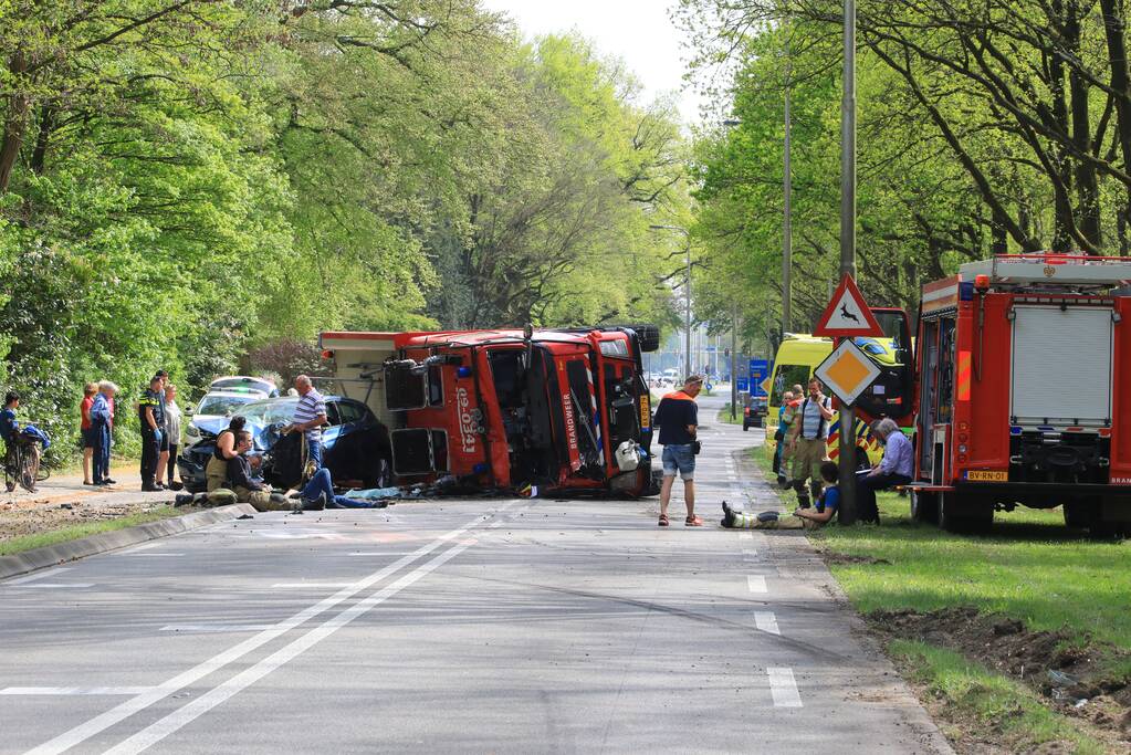 Brandweerwagen crasht tijdens spoedrit