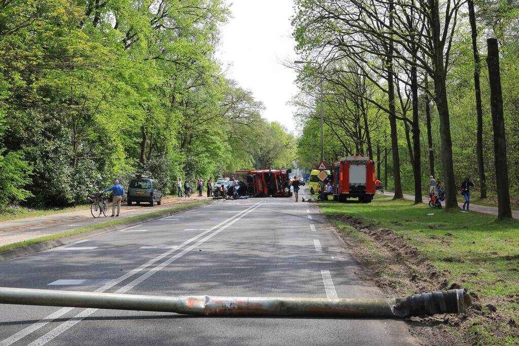 Brandweerwagen crasht tijdens spoedrit