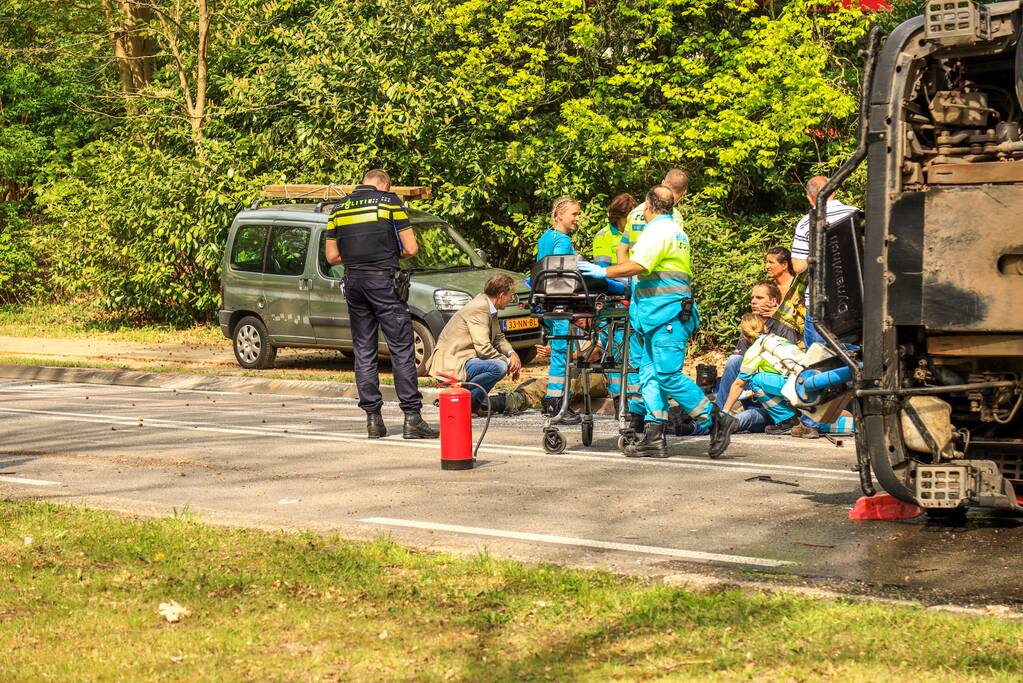 Brandweerwagen crasht tijdens spoedrit
