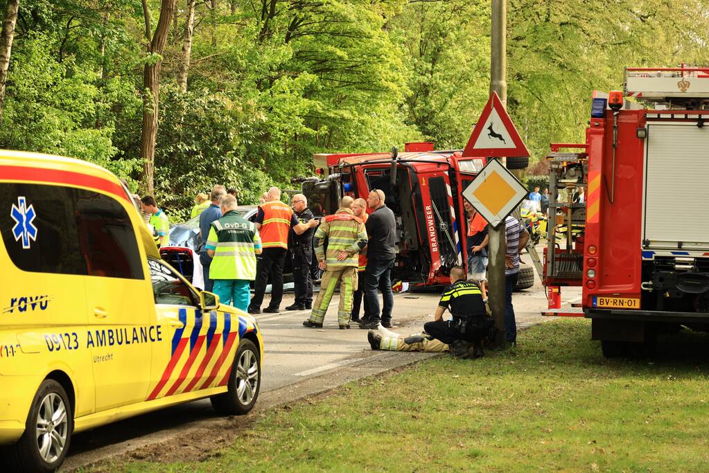Brandweerwagen crasht tijdens spoedrit