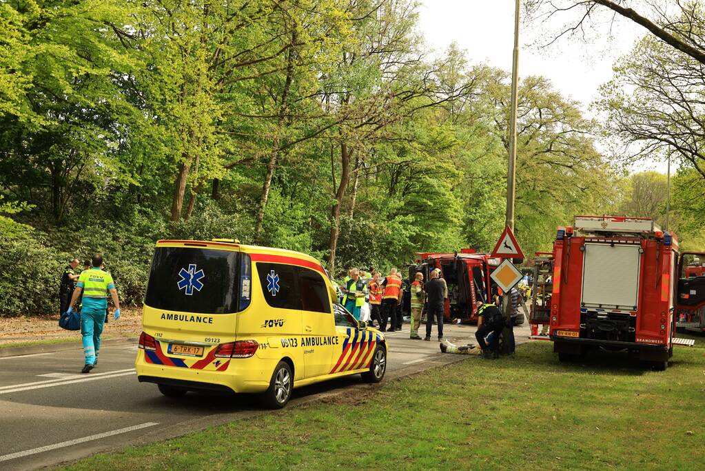 Brandweerwagen crasht tijdens spoedrit