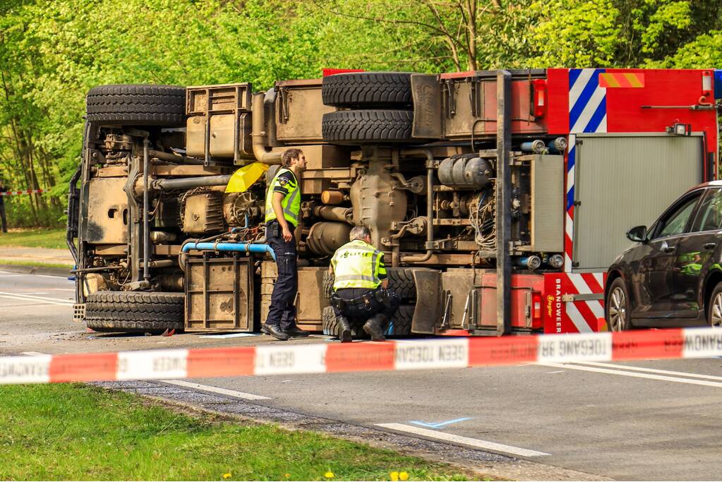 Brandweerwagen crasht tijdens spoedrit