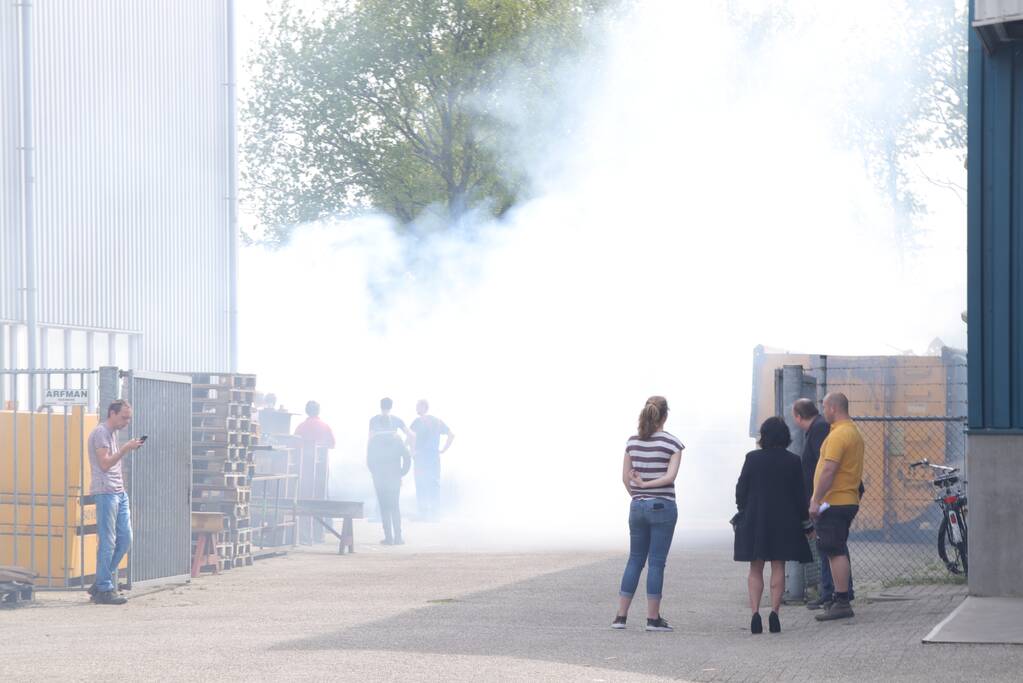 Containerbrand slaat over naar berm langs spoorlijn