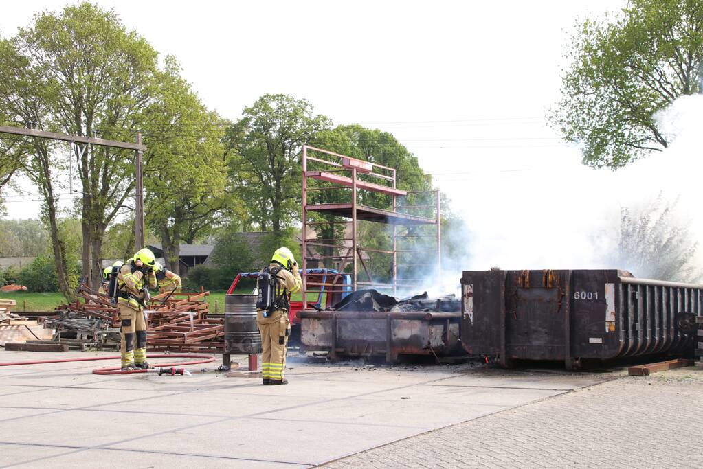 Containerbrand slaat over naar berm langs spoorlijn