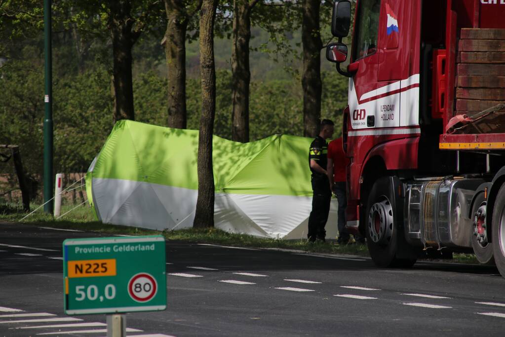 Fietser overleden na aanrijding met vrachtwagen