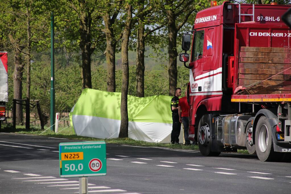 Fietser overleden na aanrijding met vrachtwagen