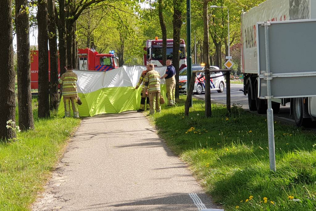 Fietser overleden na aanrijding met vrachtwagen