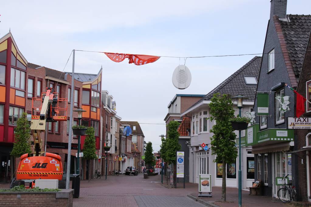 Dipje op feestvreugde in de voorbereidingen op Koningsdag