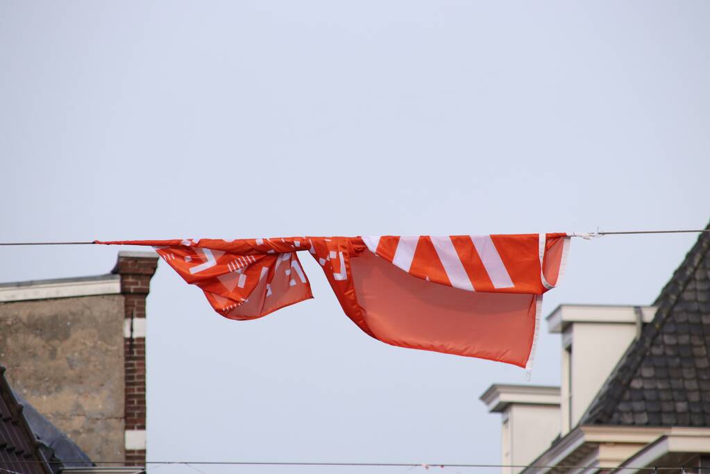 Dipje op feestvreugde in de voorbereidingen op Koningsdag