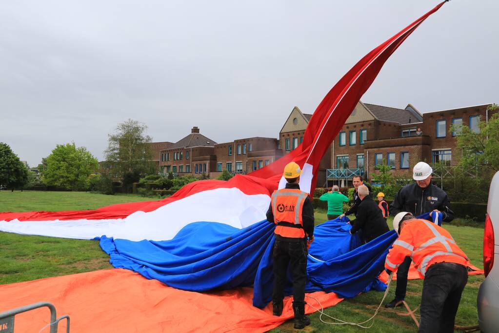 Grootste vlag van Nederland gehesen