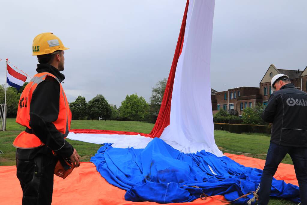 Grootste vlag van Nederland gehesen