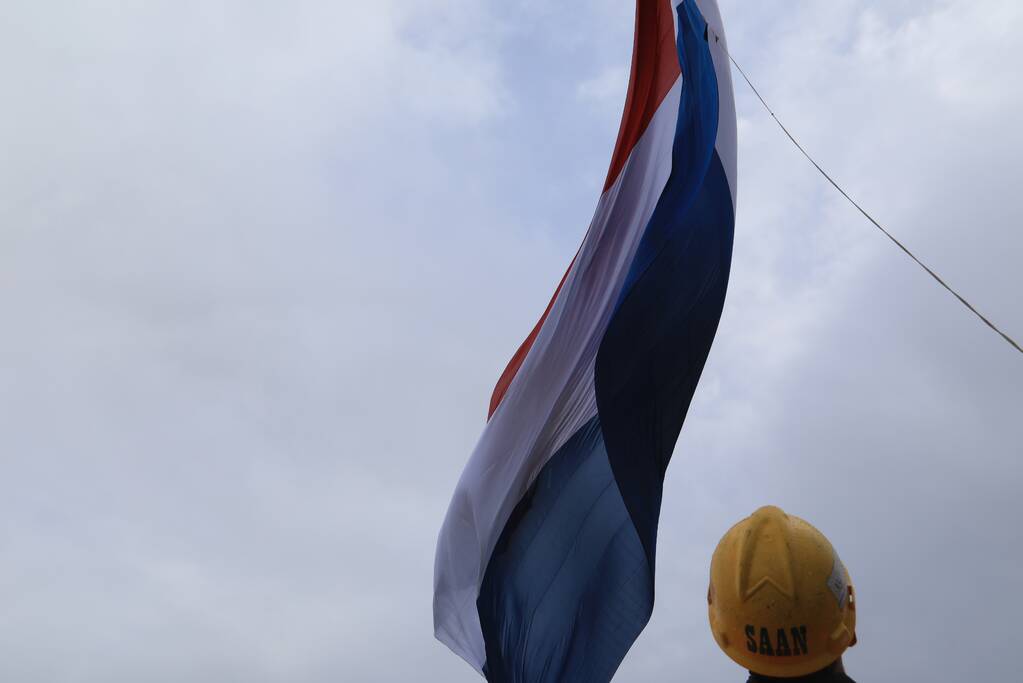 Grootste vlag van Nederland gehesen