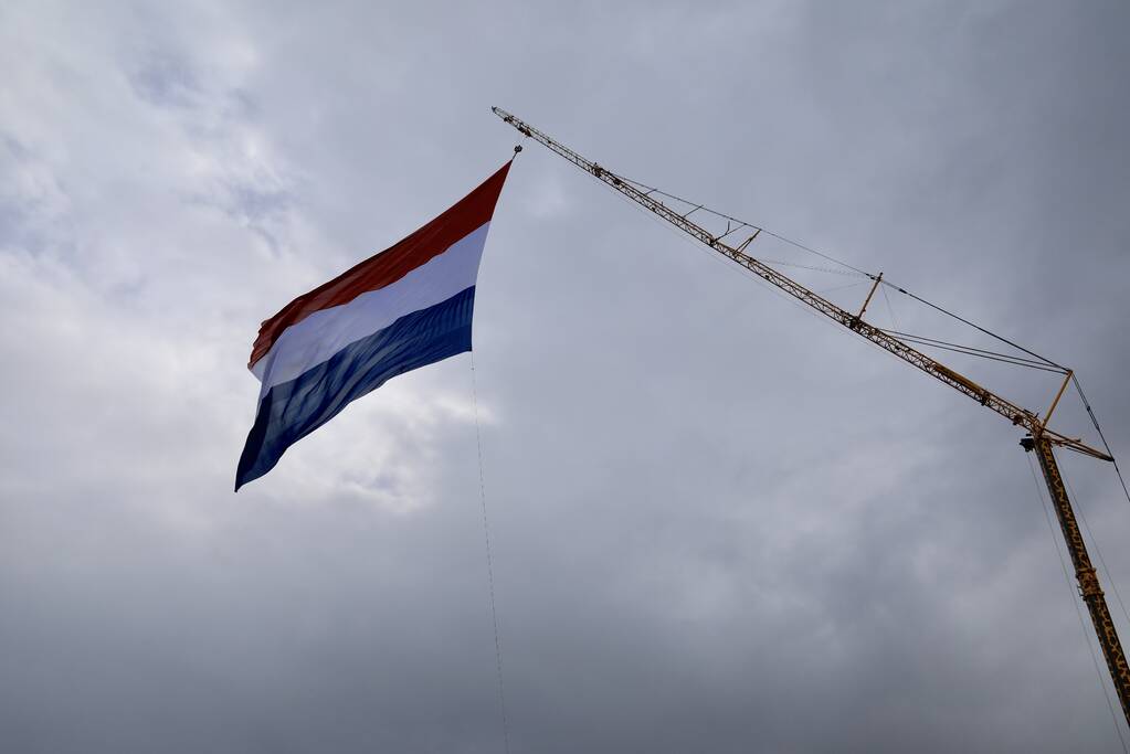 Grootste vlag van Nederland gehesen