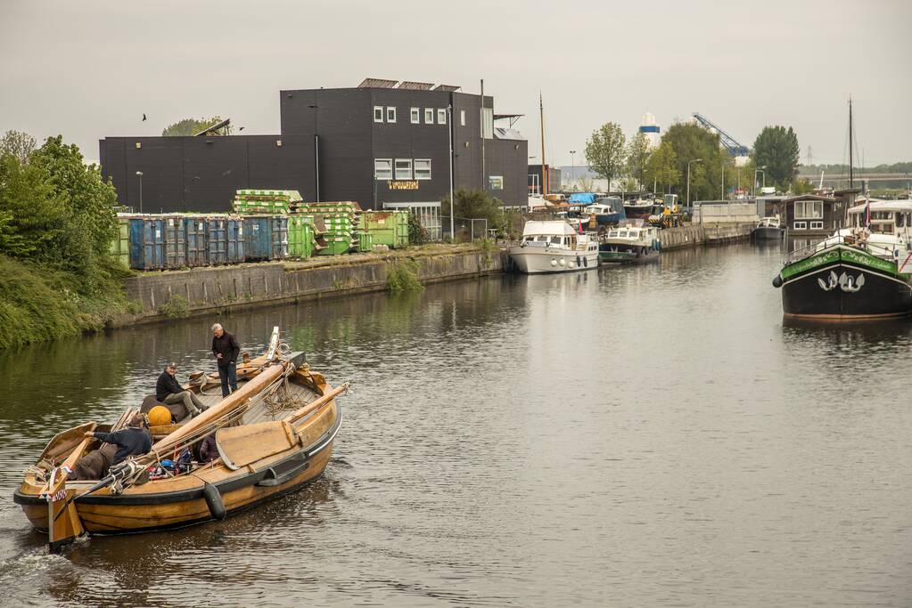 Botter BU.20 verlaat Eemplein