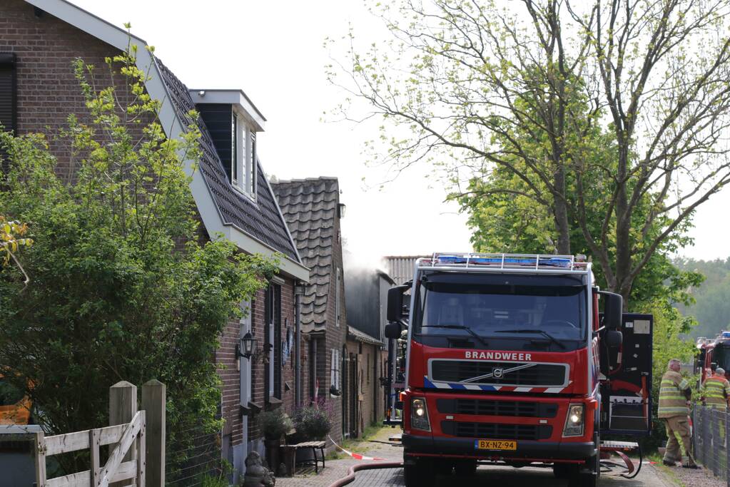 Veel rook bij brand in loods
