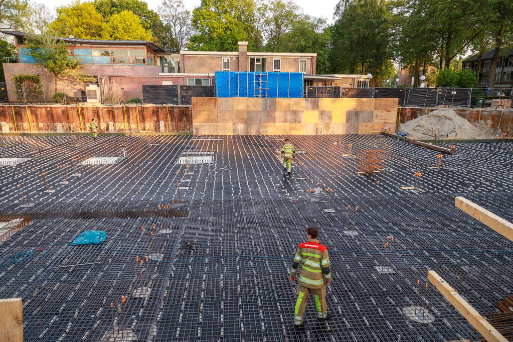 Zoekactie naar gevallen eendjes op bouwplaats