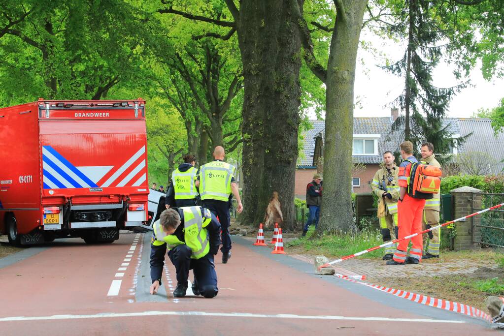 Auto slaat over de kop