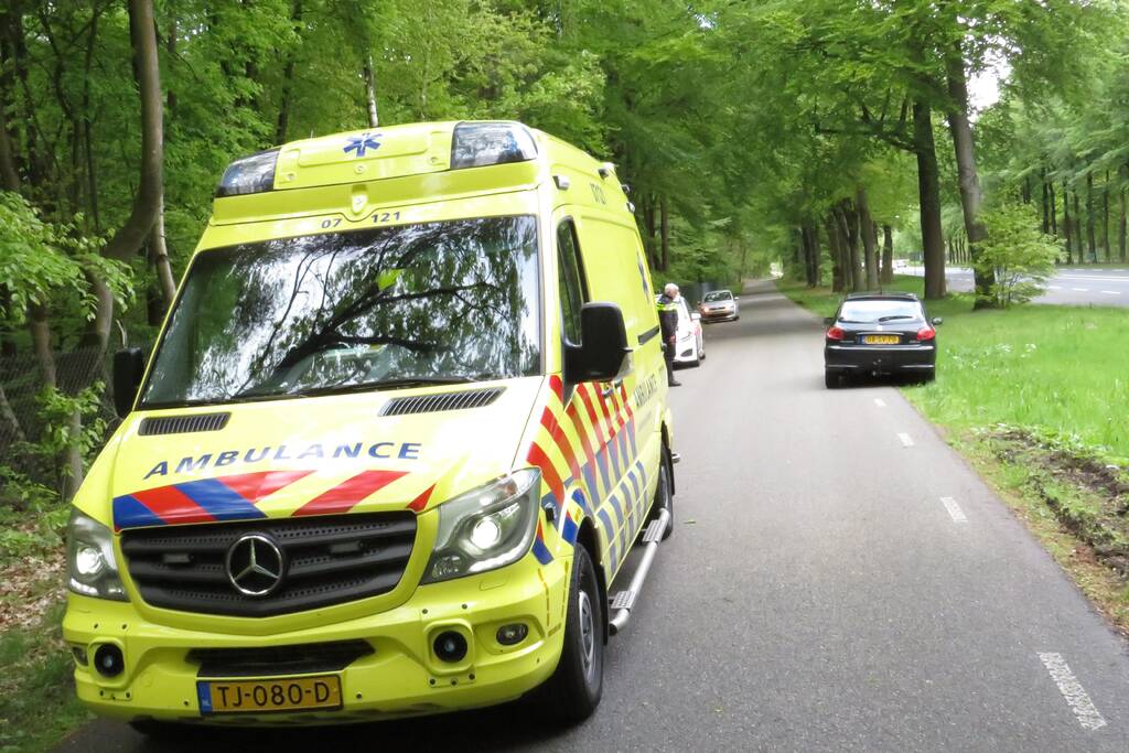 Wielrenner gewond na botsing met auto