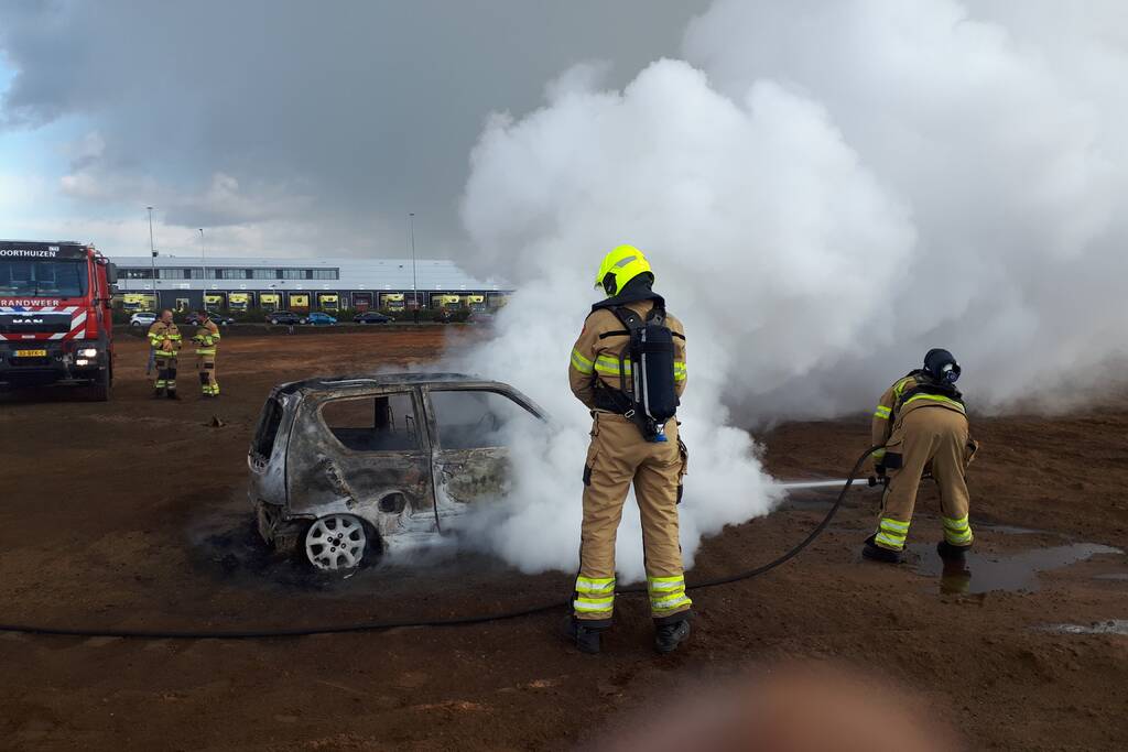 Auto gaat in vlammen op