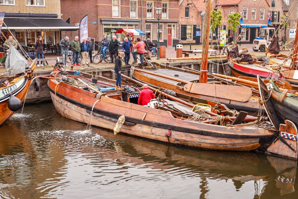 VIDEO: Zinkende botter leeggepompt