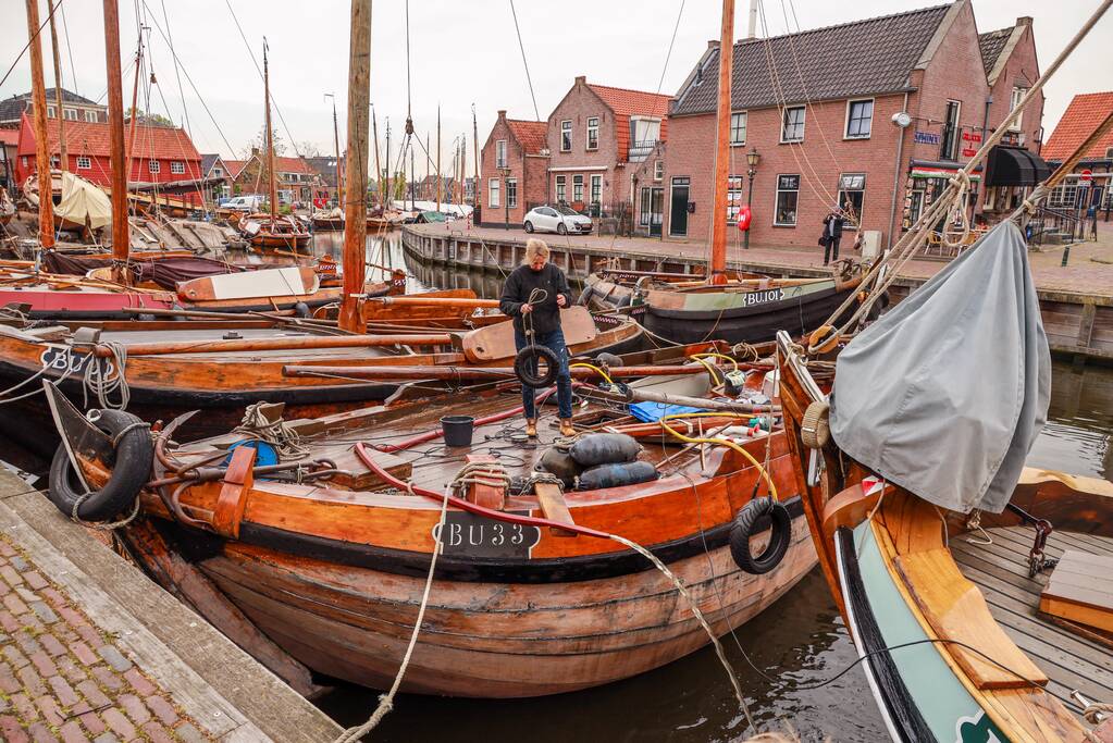 VIDEO: Zinkende botter leeggepompt