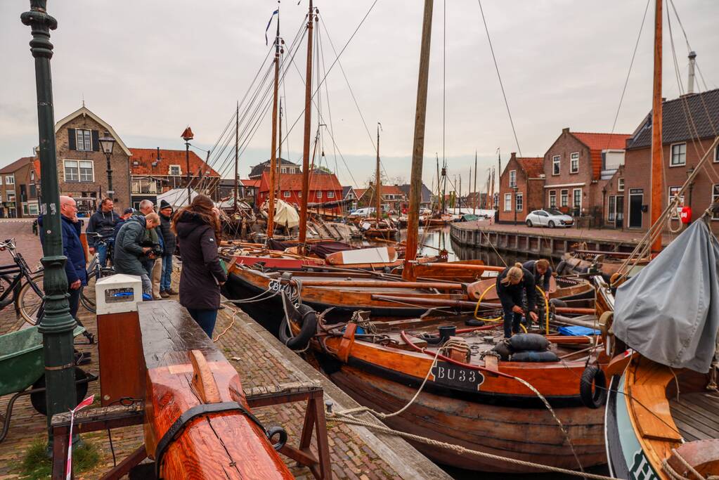 VIDEO: Zinkende botter leeggepompt
