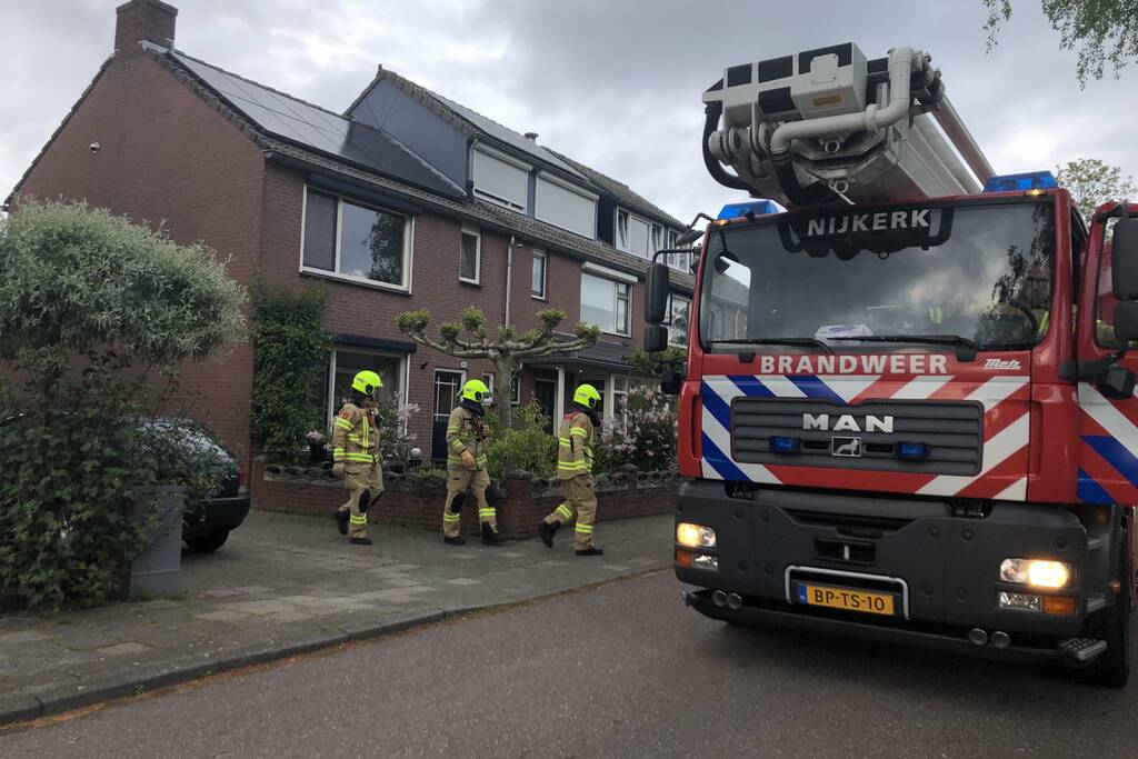 Brand in schoorsteen van woning