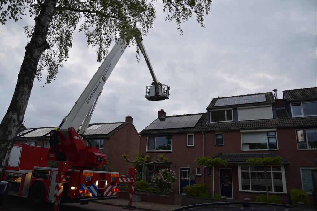 Brand in schoorsteen van woning