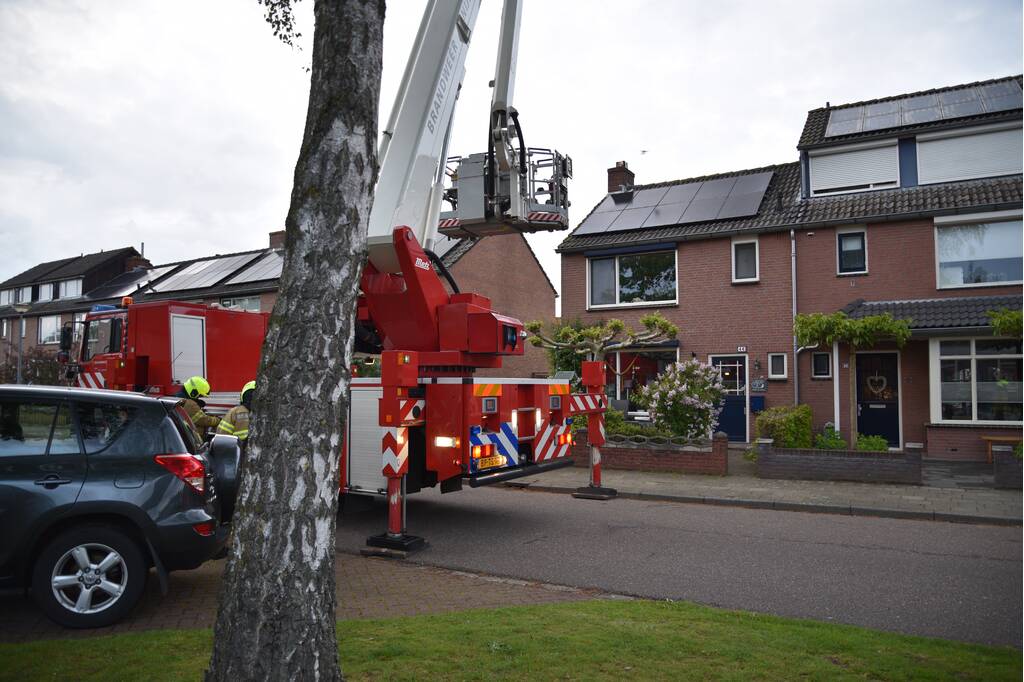 Brand in schoorsteen van woning