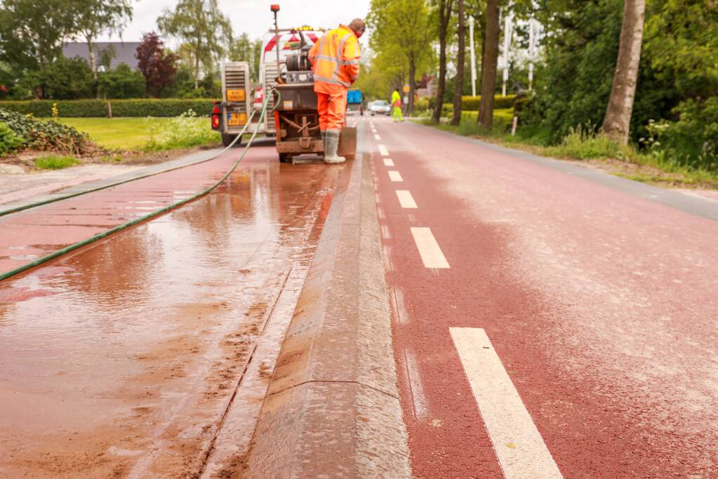 Herstelwerkzaamheden middengeleider fietsstraat