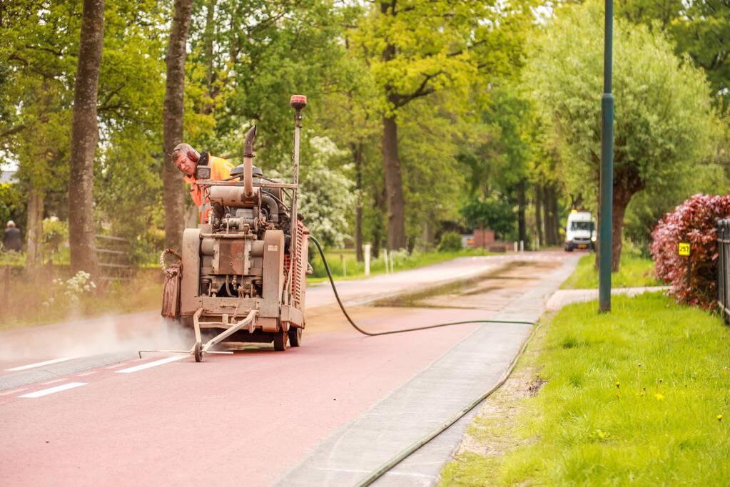 Herstelwerkzaamheden middengeleider fietsstraat
