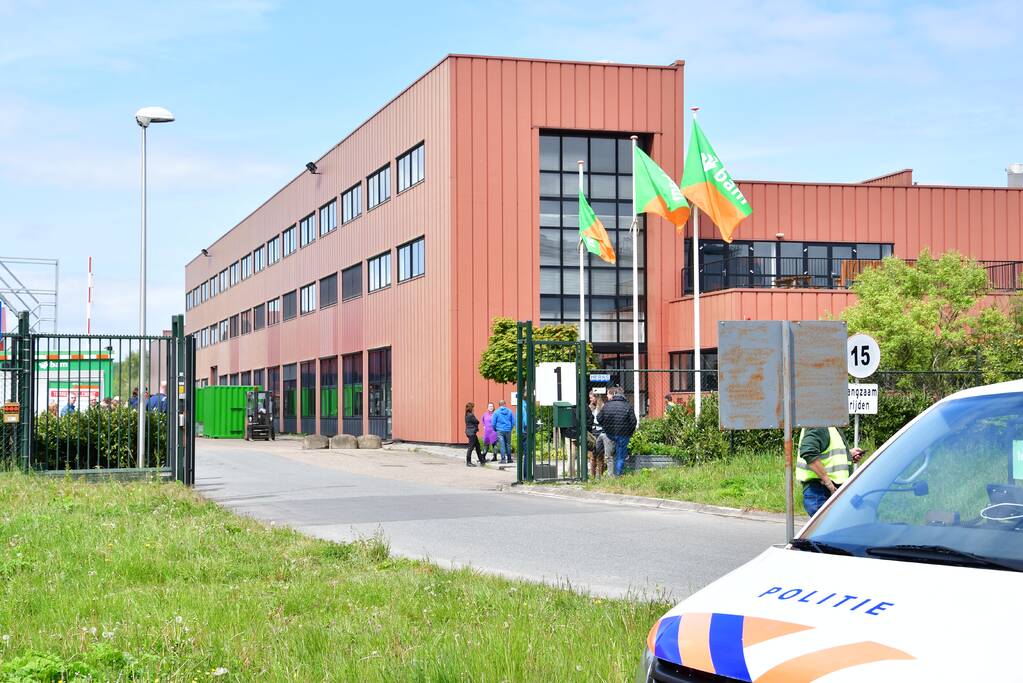 Bedrijf ontruimd na fabrieksbrand