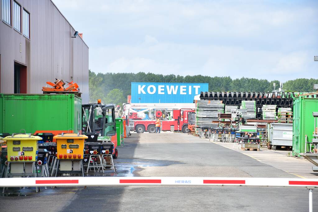 Bedrijf ontruimd na fabrieksbrand