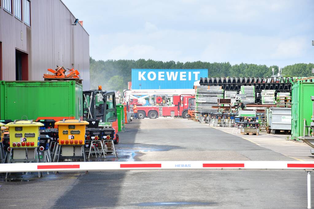 Bedrijf ontruimd na fabrieksbrand