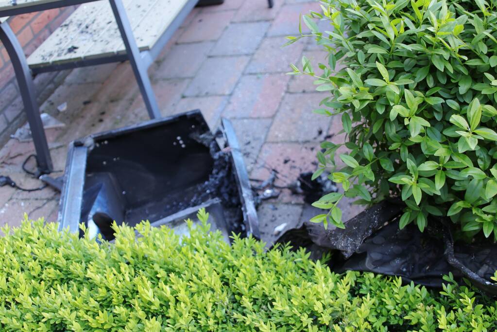 Afzuigkap in brand door frituurpan