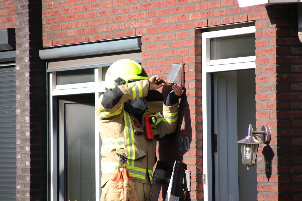 Afzuigkap in brand door frituurpan