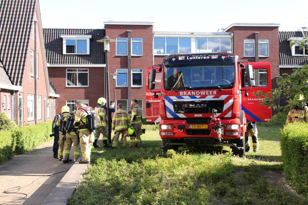 Afzuigkap in brand door frituurpan