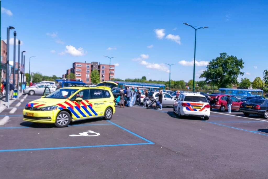 Automobiliste gewond op parkeerplaats