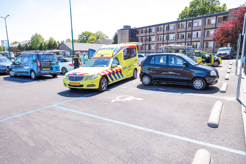Automobiliste gewond op parkeerplaats