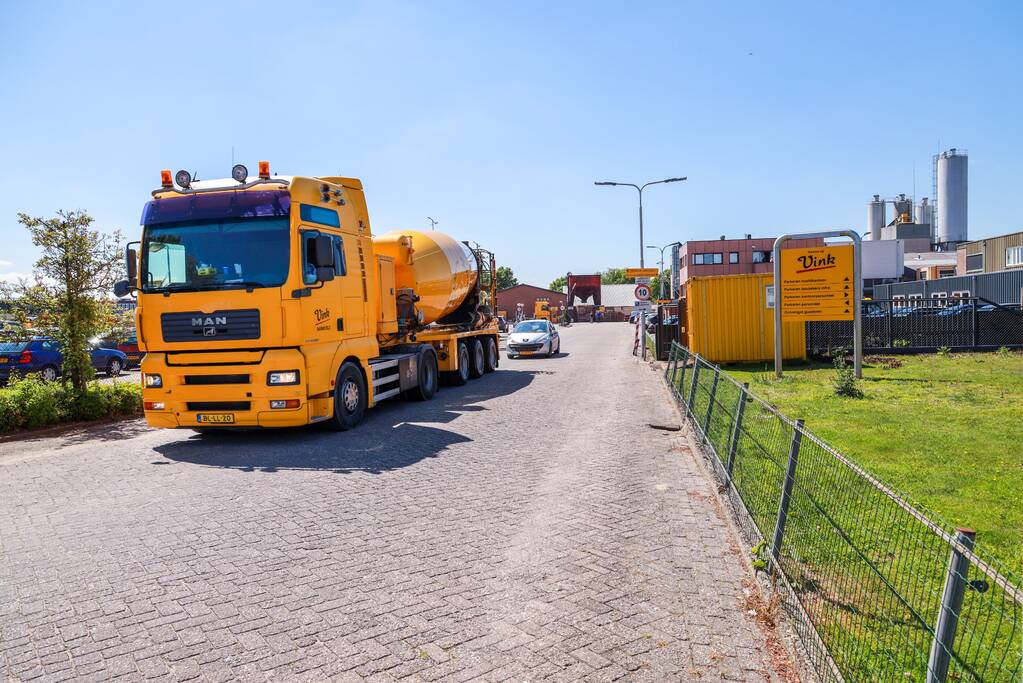 Politie doorzoekt vier locaties van afval- en grondbewerkingsbedrijf Vink
