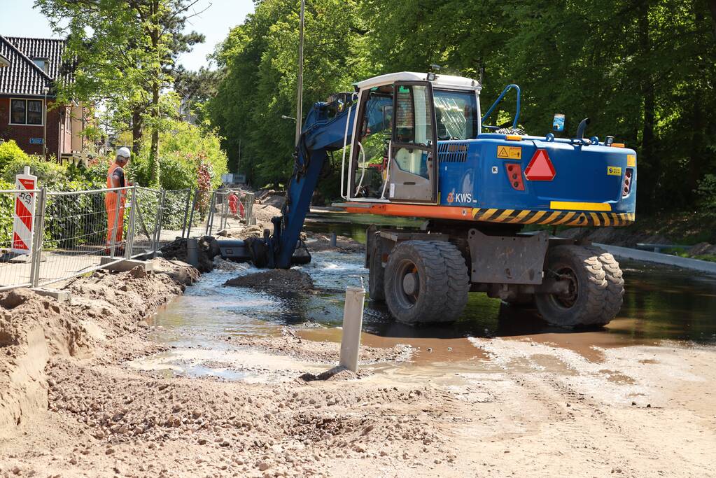 Waterleiding gesprongen door graafwerkzaamheden