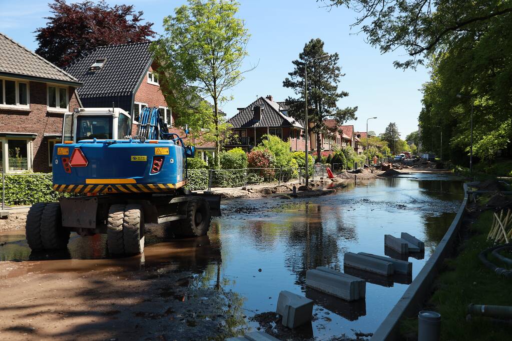 Waterleiding gesprongen door graafwerkzaamheden