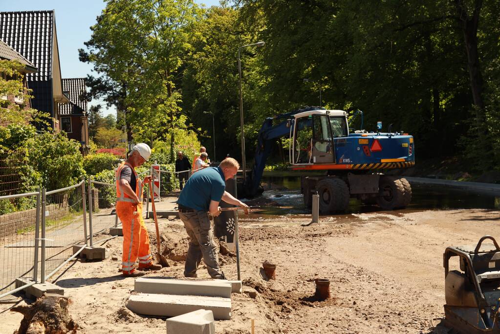 Waterleiding gesprongen door graafwerkzaamheden