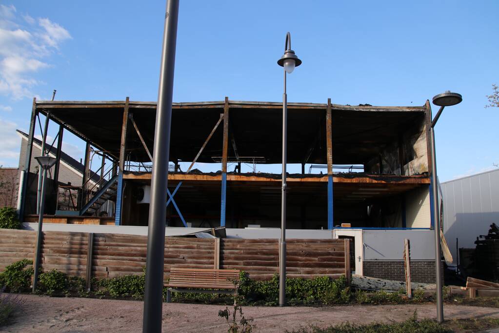 Loods verwoest door brand