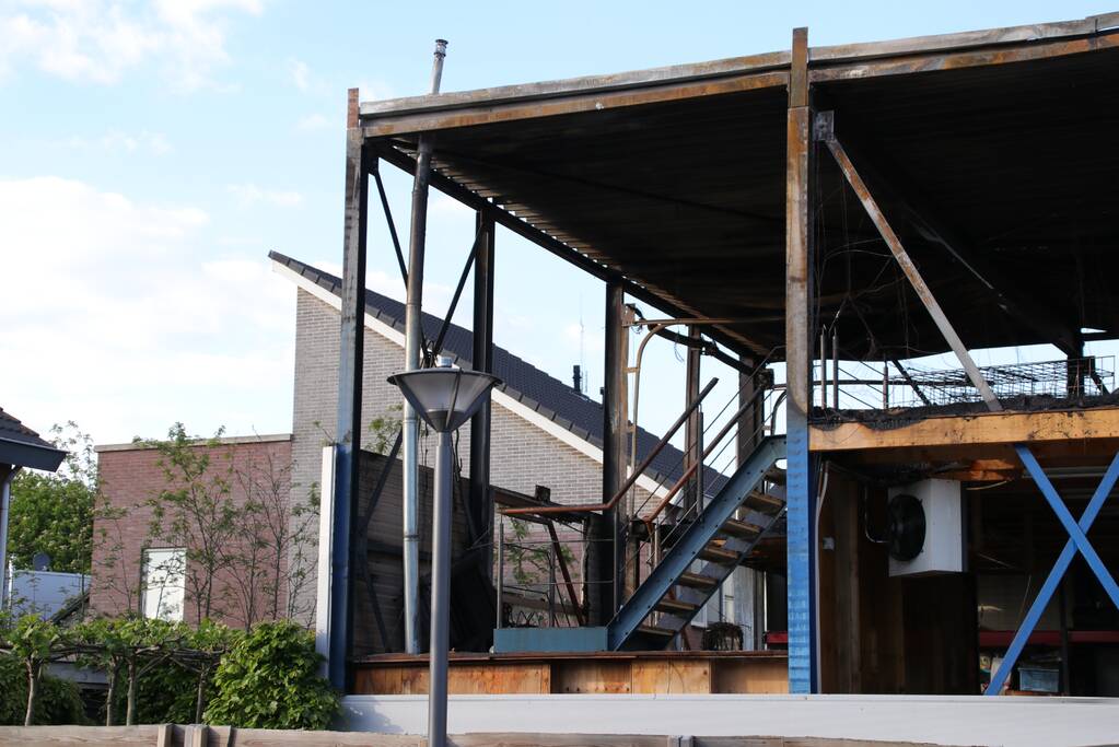 Loods verwoest door brand