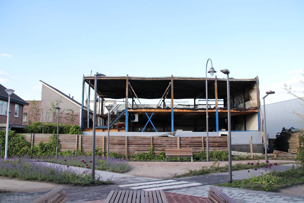 Loods verwoest door brand