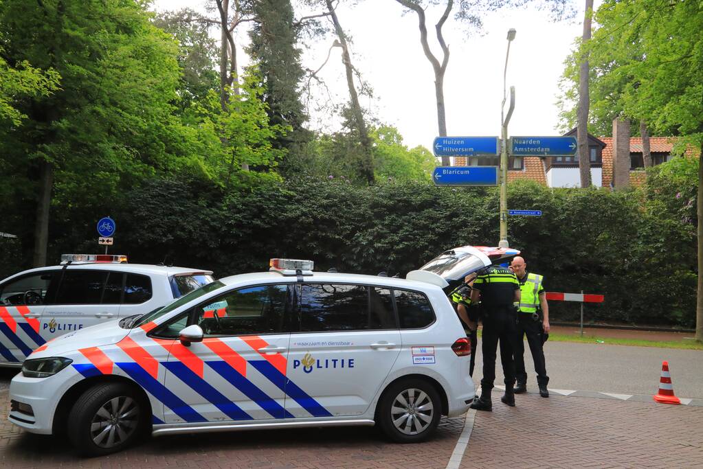 Gifwolk bij schoonmaken zwembad