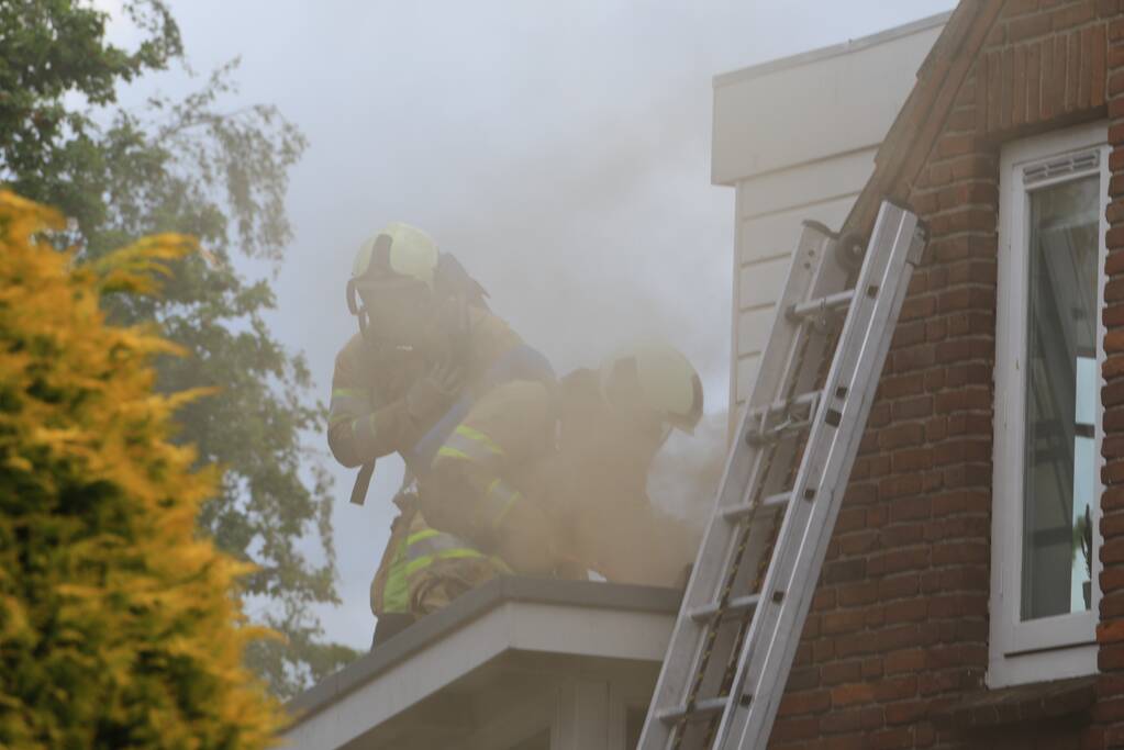 Veel rook bij brand in woning
