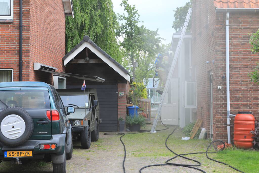 Veel rook bij brand in woning